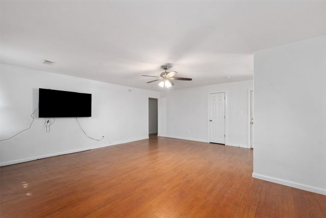 220 N Mountain Ridge, Cresson, TX 76035