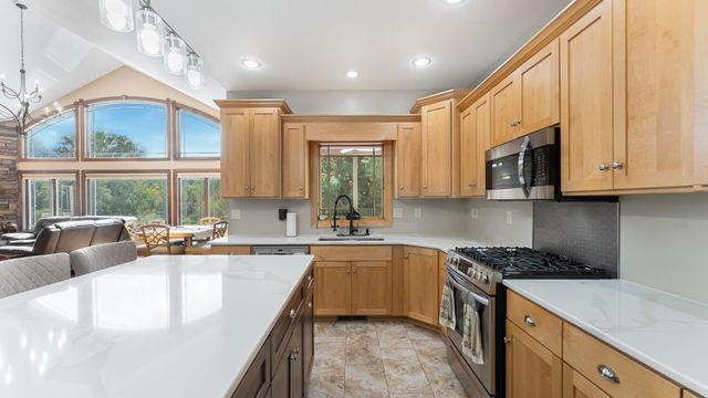 3191 Crestwood Drive NE, Alexandria, MN 56308