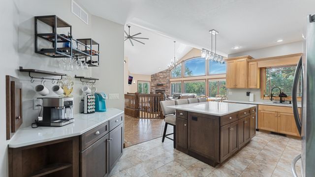 3191 Crestwood Drive NE, Alexandria, MN 56308