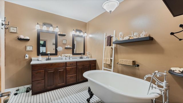 3191 Crestwood Drive NE, Alexandria, MN 56308