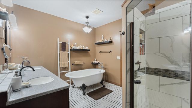 3191 Crestwood Drive NE, Alexandria, MN 56308