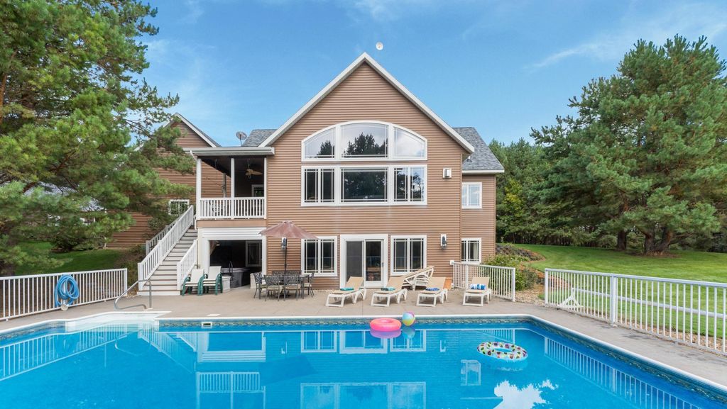 3191 Crestwood Drive NE, Alexandria, MN 56308