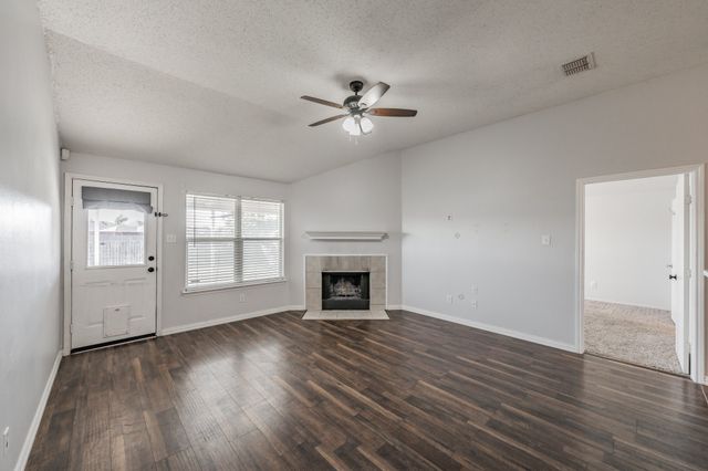 923 Mckavett Drive, Burleson, TX 76028