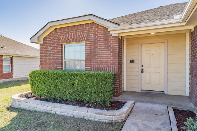 923 Mckavett Drive, Burleson, TX 76028