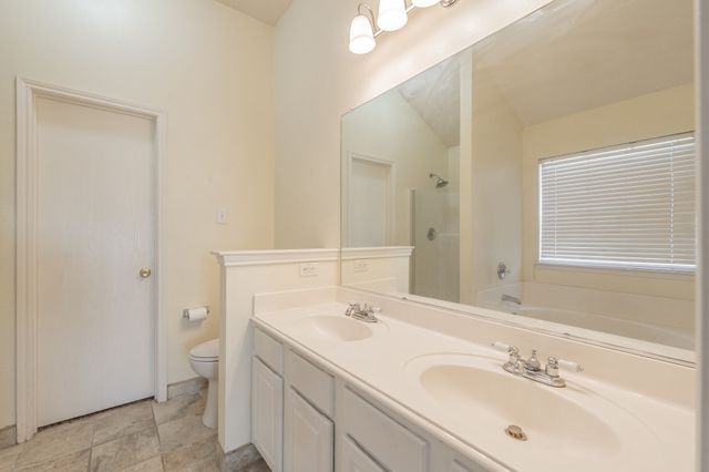 923 Mckavett Drive, Burleson, TX 76028