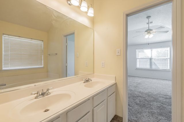 923 Mckavett Drive, Burleson, TX 76028