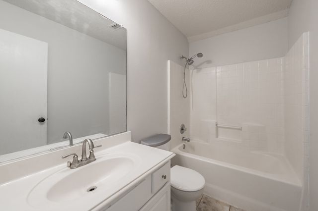 923 Mckavett Drive, Burleson, TX 76028