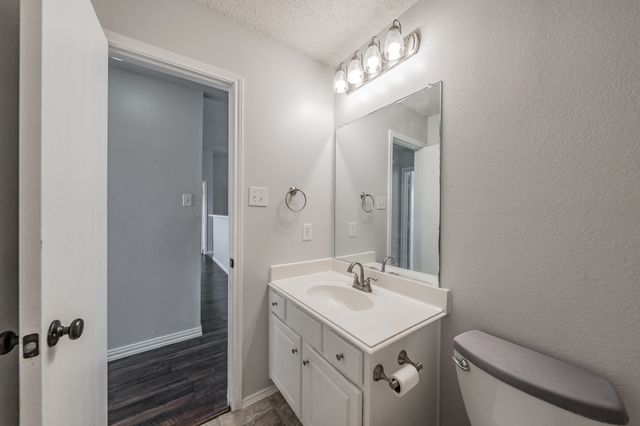 923 Mckavett Drive, Burleson, TX 76028