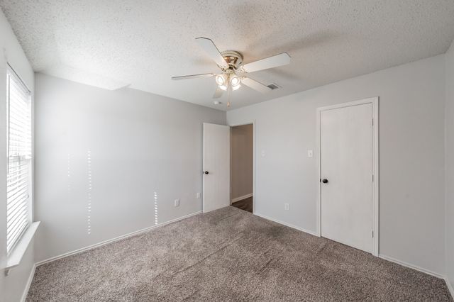 923 Mckavett Drive, Burleson, TX 76028