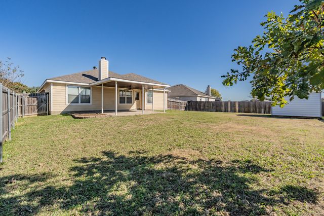 923 Mckavett Drive, Burleson, TX 76028