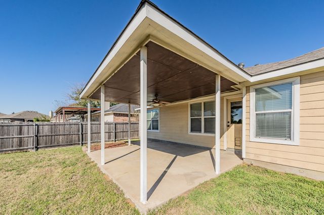 923 Mckavett Drive, Burleson, TX 76028