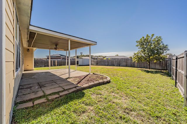 923 Mckavett Drive, Burleson, TX 76028