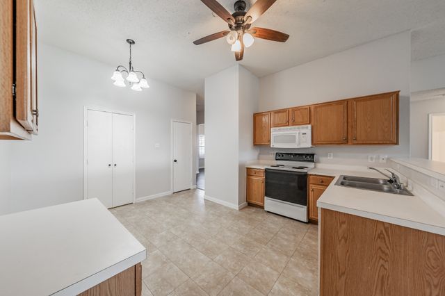 923 Mckavett Drive, Burleson, TX 76028