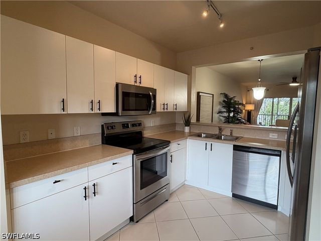 7839 Regal Heron CIR 202, Naples, FL 34104