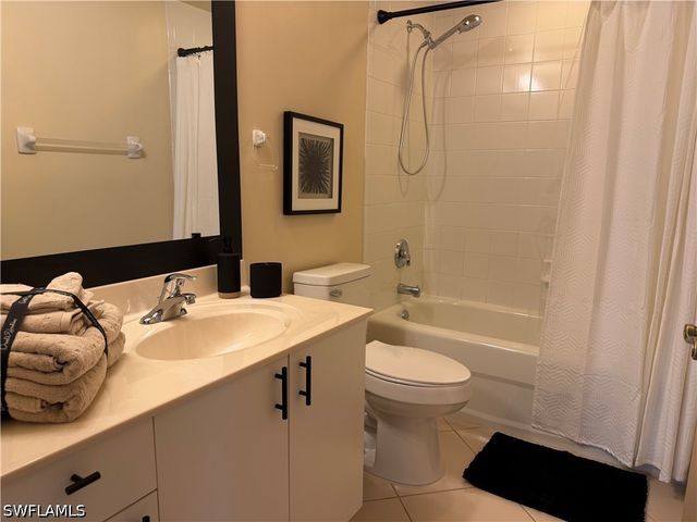 7839 Regal Heron CIR 202, Naples, FL 34104