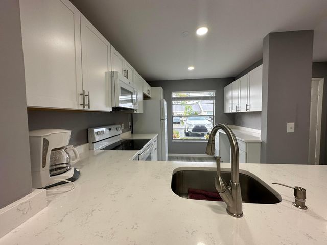 139 Deerfield Court, Jupiter, FL 33458