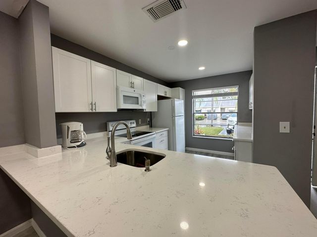 139 Deerfield Court, Jupiter, FL 33458