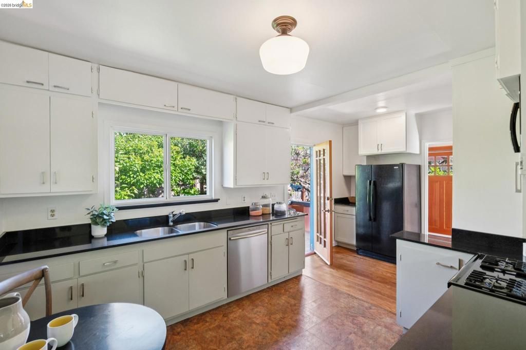 Image 12 of property listing at 2520 Mcgee Ave, Berkeley, CA 94703