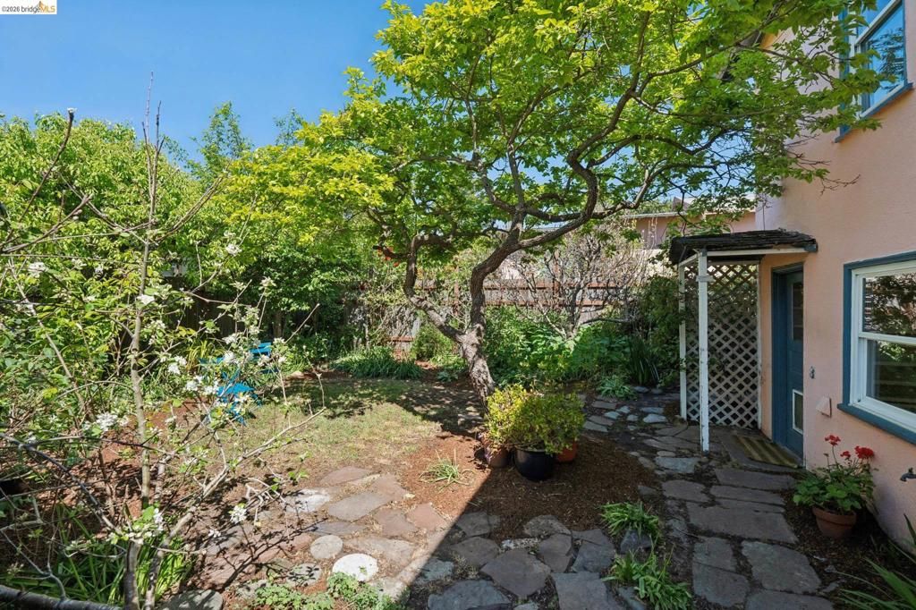 Image 23 of property listing at 2520 Mcgee Ave, Berkeley, CA 94703