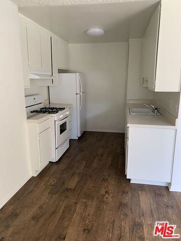 11525 Rochester Avenue 204, Los Angeles, CA 90025