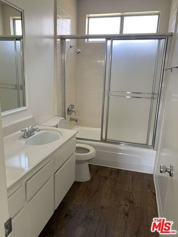 11525 Rochester Avenue 204, Los Angeles, CA 90025