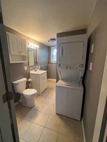 140 Cass St Unit A, Portsmouth, NH 03801