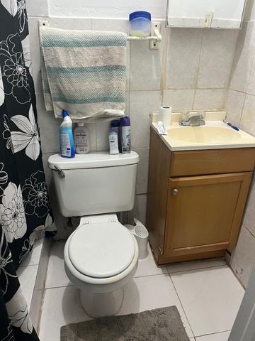16200 NE 2ND Avenue, Miami, FL 33162