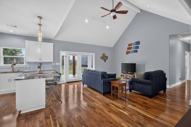 207 Deer Ridge DR, Burnet, TX 78611