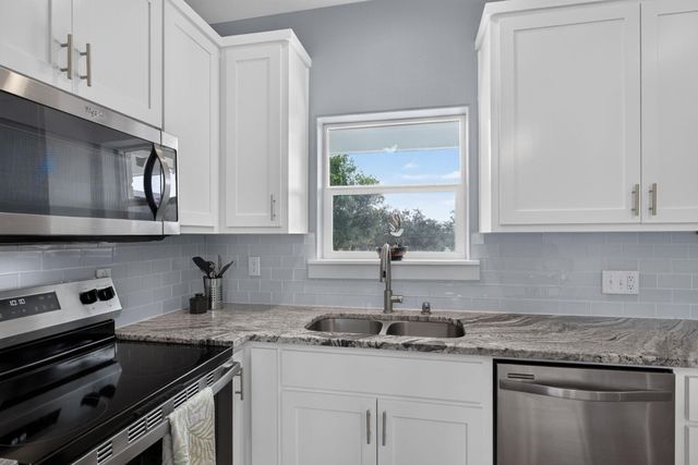 207 Deer Ridge DR, Burnet, TX 78611
