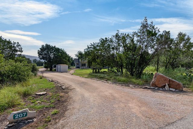 207 Deer Ridge DR, Burnet, TX 78611