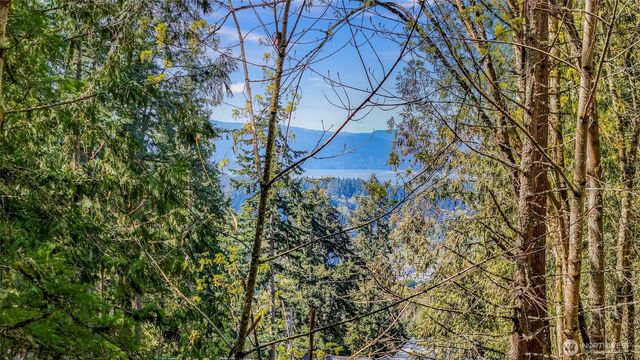 1800 40th Place, Bellingham, WA 98229