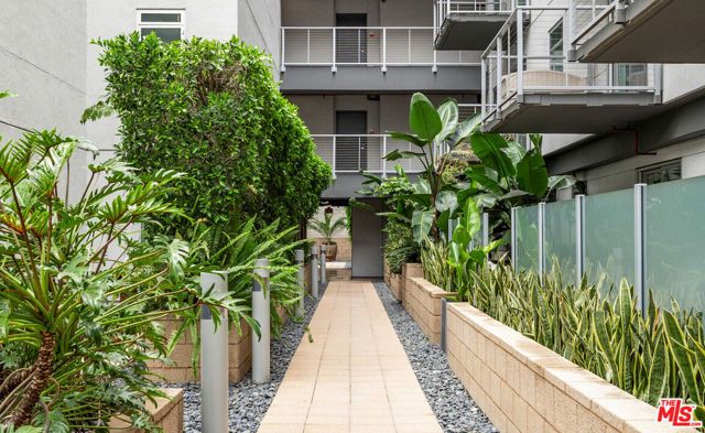 645 W 9th Street 422, Los Angeles, CA 90015