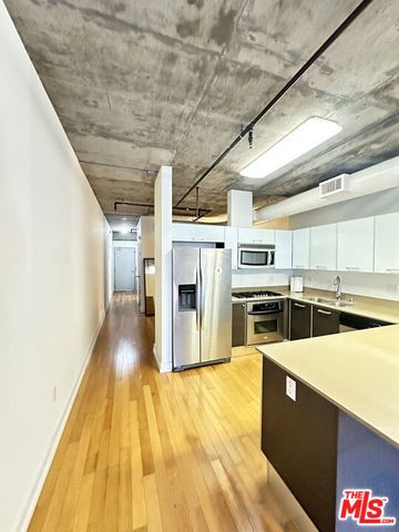 645 W 9th Street 422, Los Angeles, CA 90015