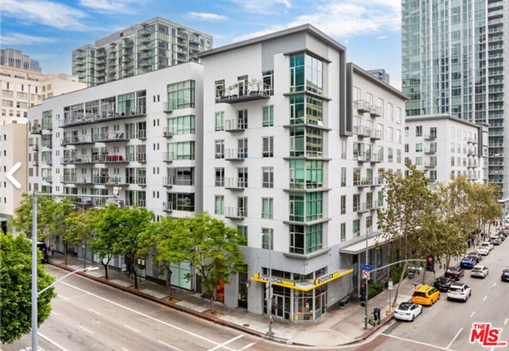 645 W 9th Street 422, Los Angeles, CA 90015