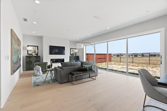 3690 Manzanita Way, Folsom, CA 95630