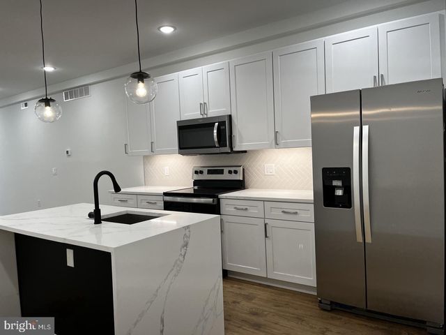 2117 N 8TH ST, Philadelphia, PA 19122