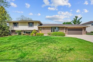 262 Woodville Lane, Schaumburg, IL 60193