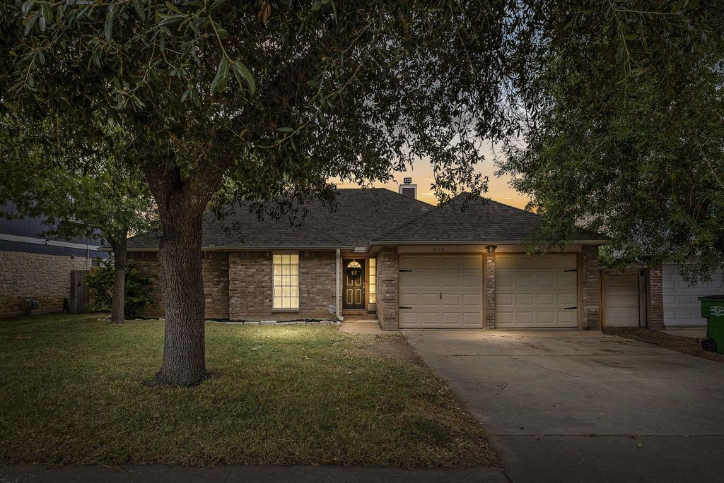 2112 Rosemary LN, Round Rock, TX 78664