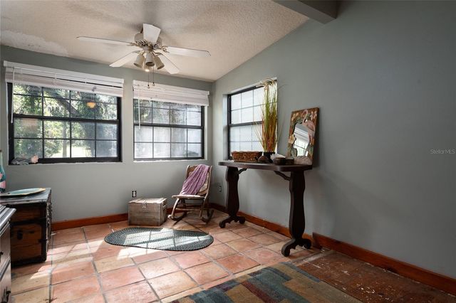 5560 PARK AVENUE, De Leon Springs, FL 32130