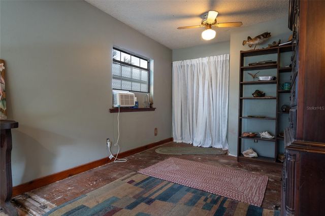 5560 PARK AVENUE, De Leon Springs, FL 32130