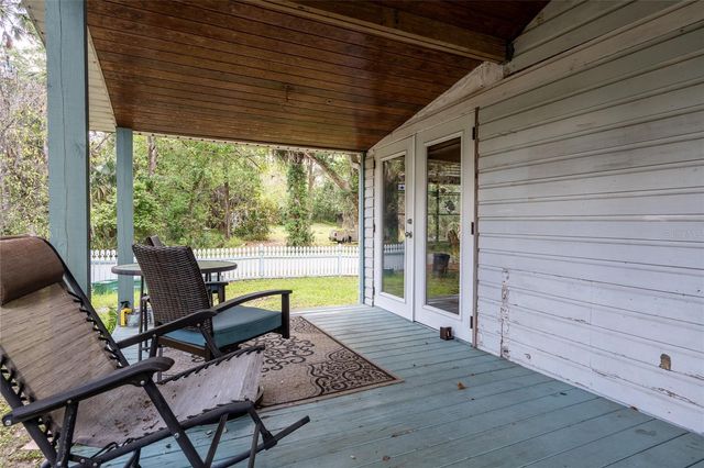5560 PARK AVENUE, De Leon Springs, FL 32130