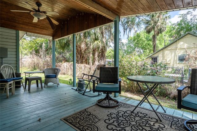 5560 PARK AVENUE, De Leon Springs, FL 32130