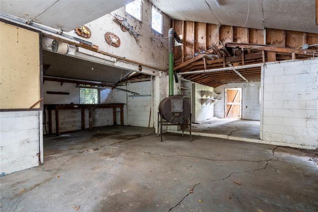 5560 PARK AVENUE, De Leon Springs, FL 32130