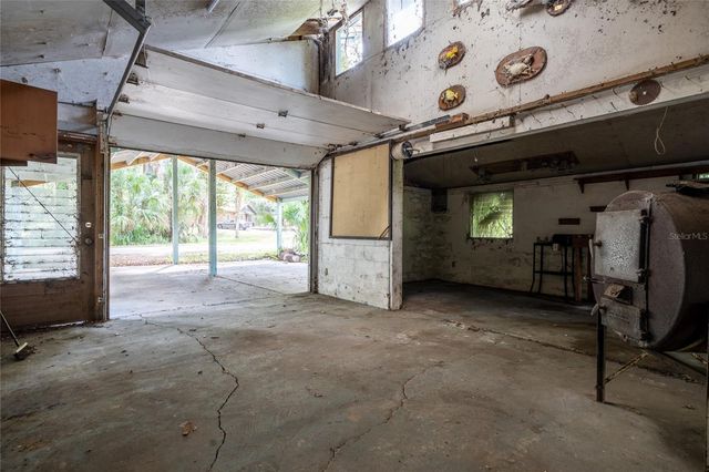 5560 PARK AVENUE, De Leon Springs, FL 32130