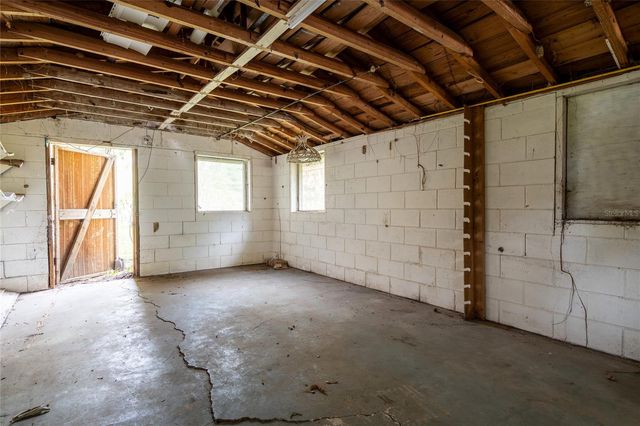 5560 PARK AVENUE, De Leon Springs, FL 32130