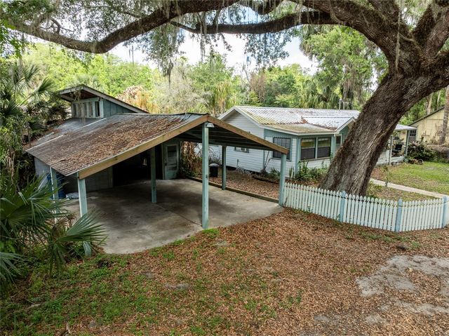 5560 PARK AVENUE, De Leon Springs, FL 32130