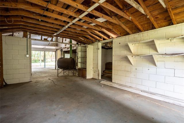 5560 PARK AVENUE, De Leon Springs, FL 32130
