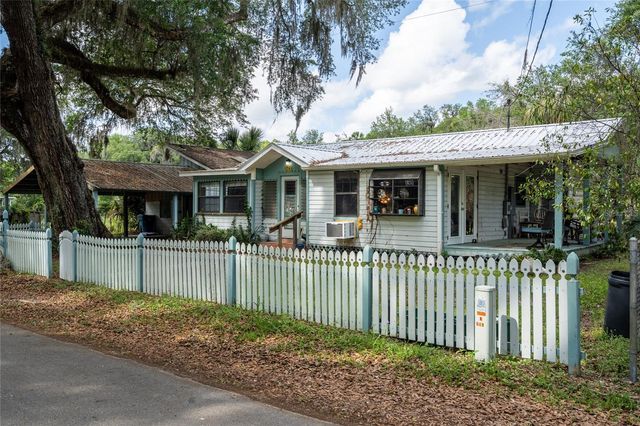 5560 PARK AVENUE, De Leon Springs, FL 32130