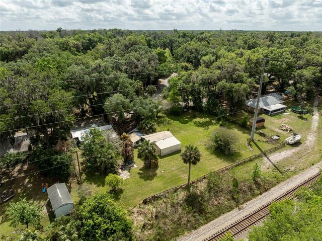 5560 PARK AVENUE, De Leon Springs, FL 32130