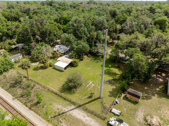 5560 PARK AVENUE, De Leon Springs, FL 32130